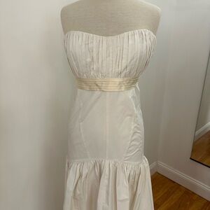 Saja Classic Fitted Strapless Wedding Gown